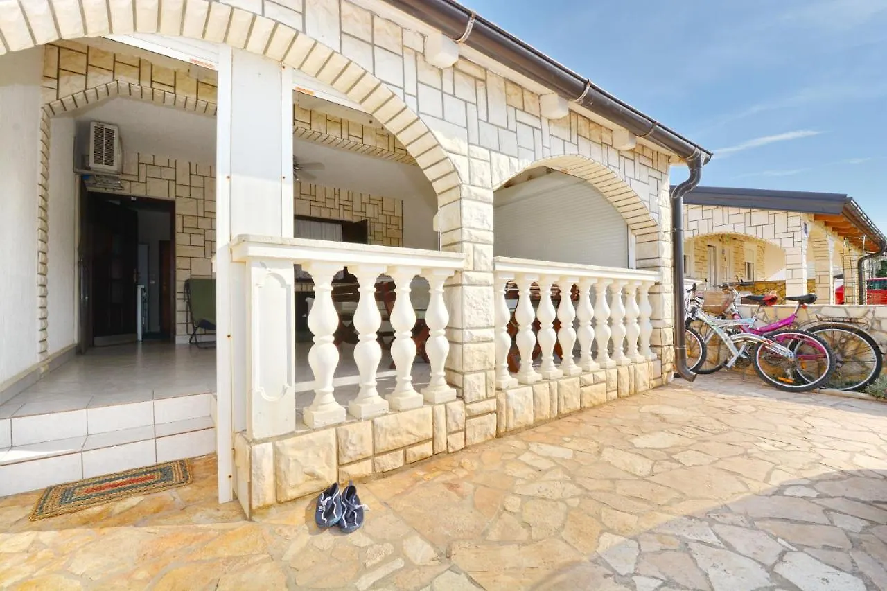 Kontakte von Apartment Puntadura Beach